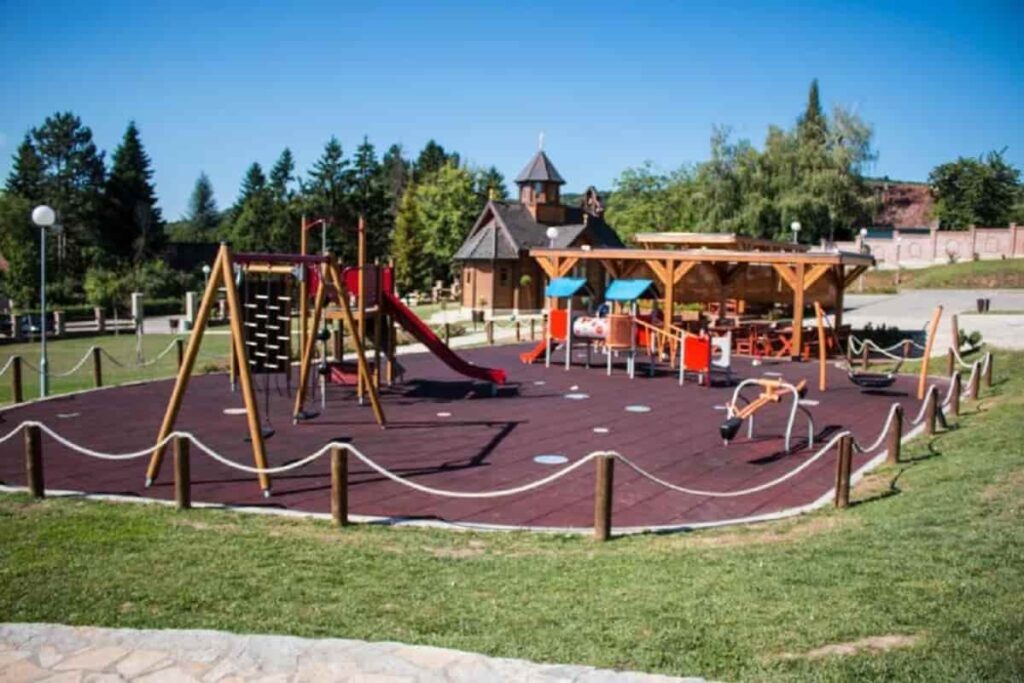 Etno naselje Vrdnička Kula - Igralište