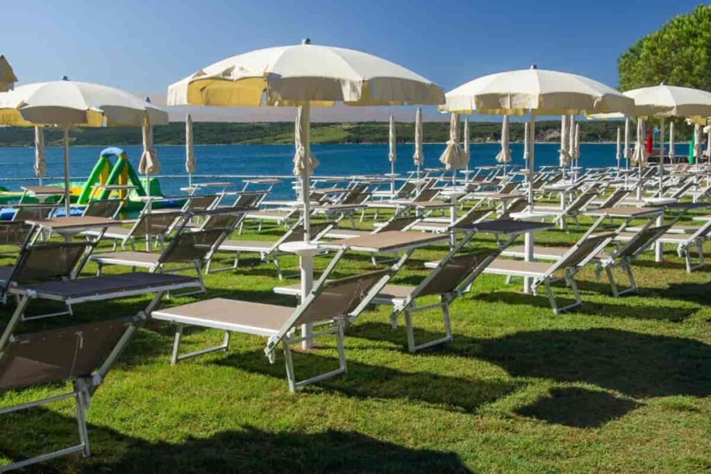 Vile Park - Portorož - Ležaljke na plaži