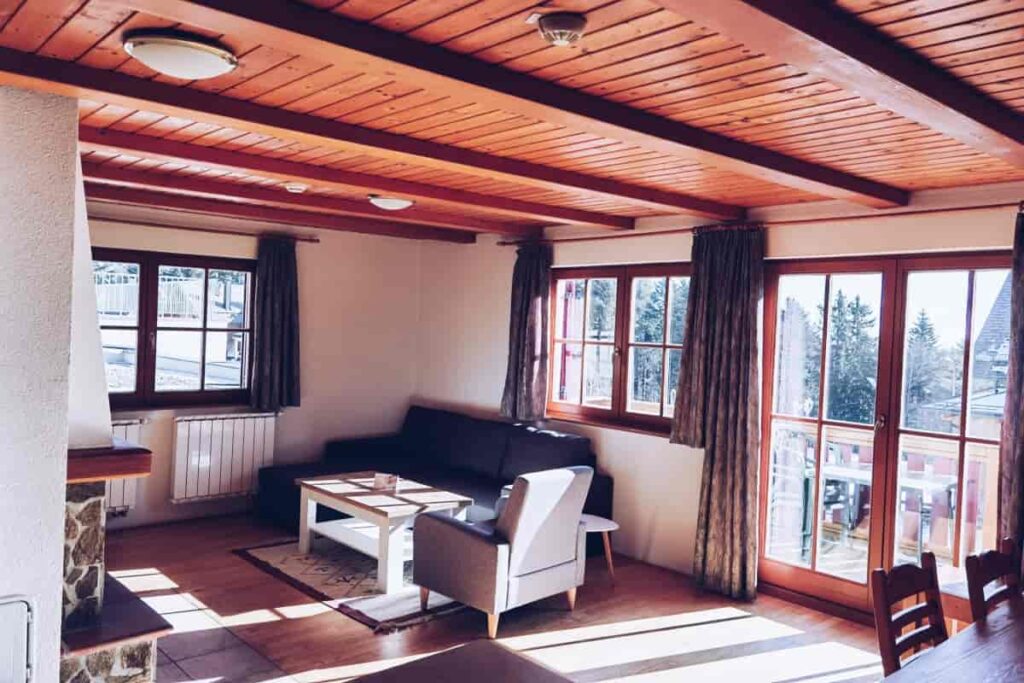 Pohorje-Village-Wellness-Spa-Resort_Wellness-Spa-Family-Apartments-Bolfenk-dnevni-prostor