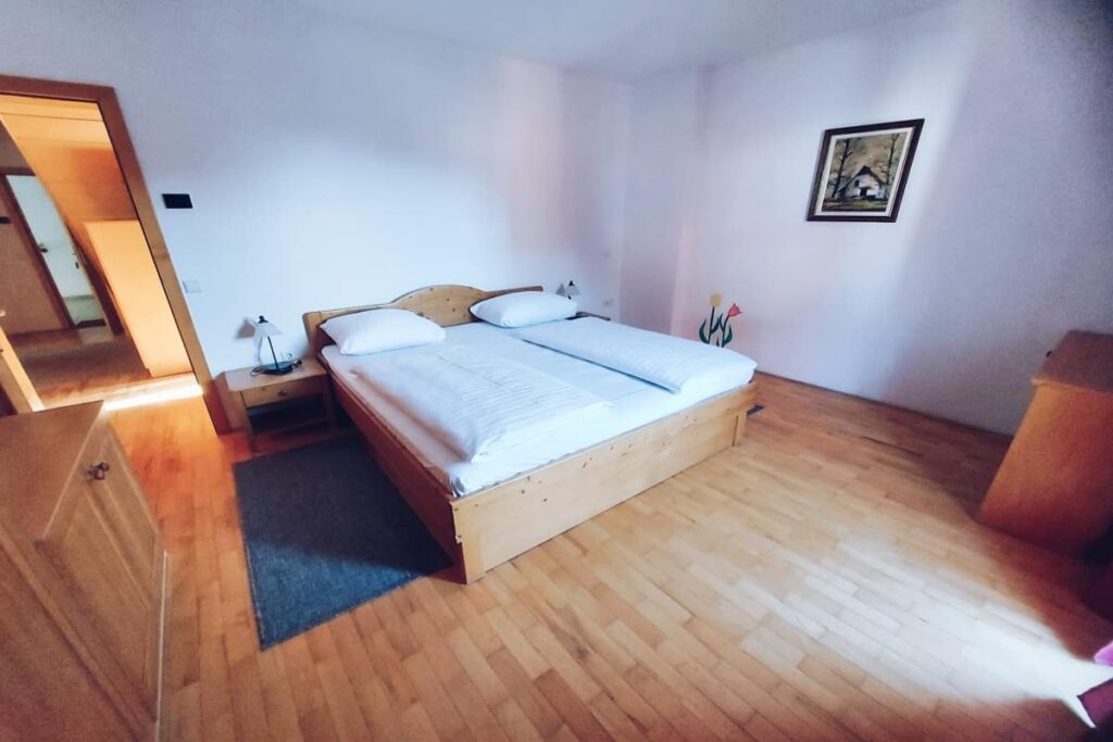 Premimu-apartma-s-savno-na-smuciscu-za-12-oseb_Pohorje-Village-Resort