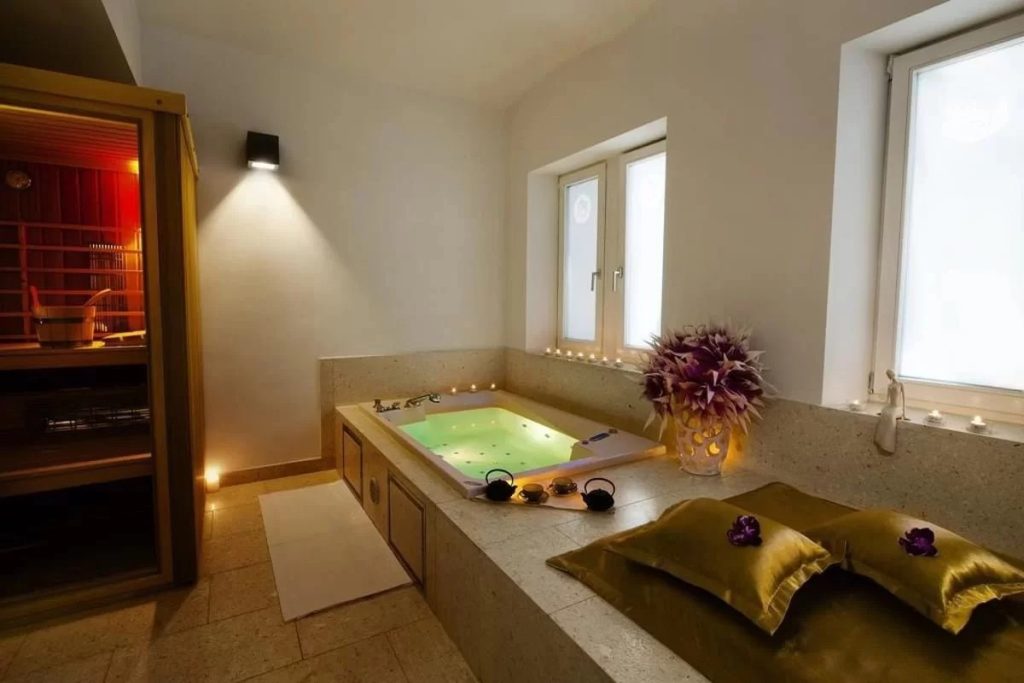 Hotel Sofijin Dvor - Rimske Terme - Džakuzi u apartmanu