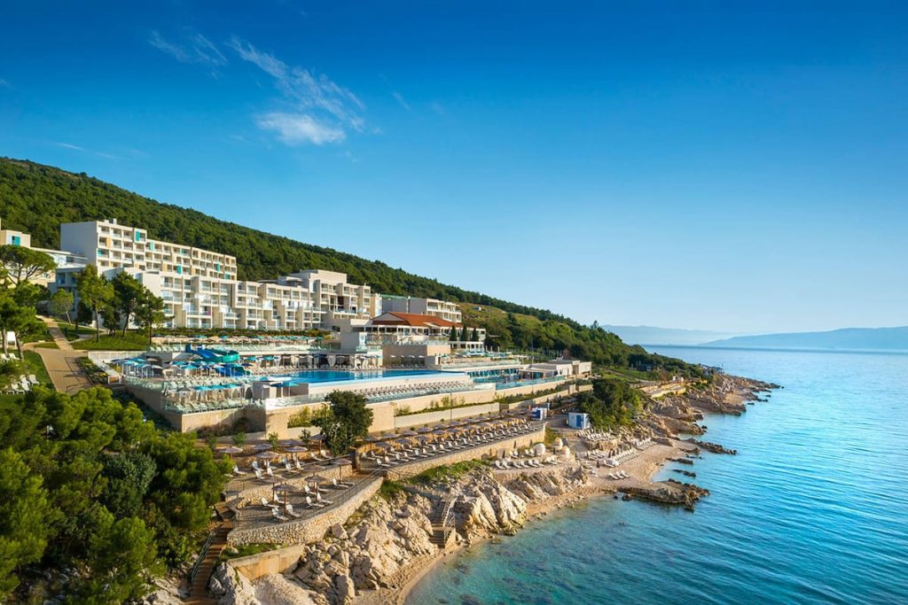 Valamar Bellevue Resort Rabac - Hotelski bazen i pogled na more